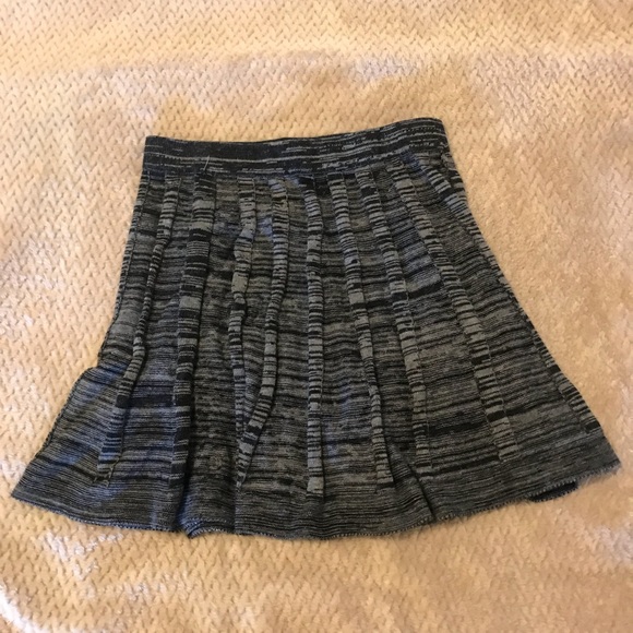 Knit Flowy mini skirt - Picture 2 of 2